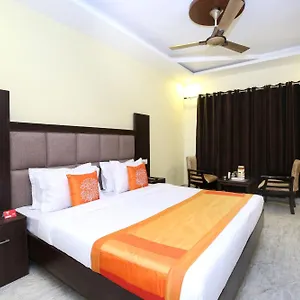 *** Hotel Super Capital O Royal India